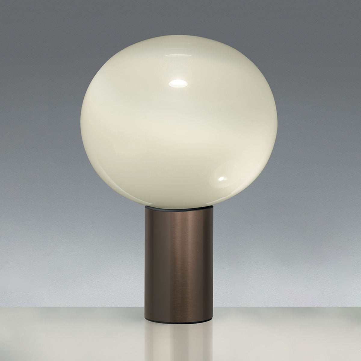 Artemide Laguna Tischleuchte 16 Messing Glaskugel