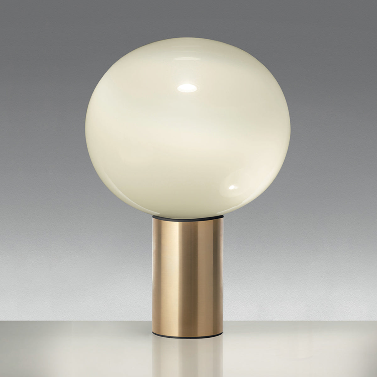 Artemide Laguna Tischleuchte 16 Messing Glaskugel