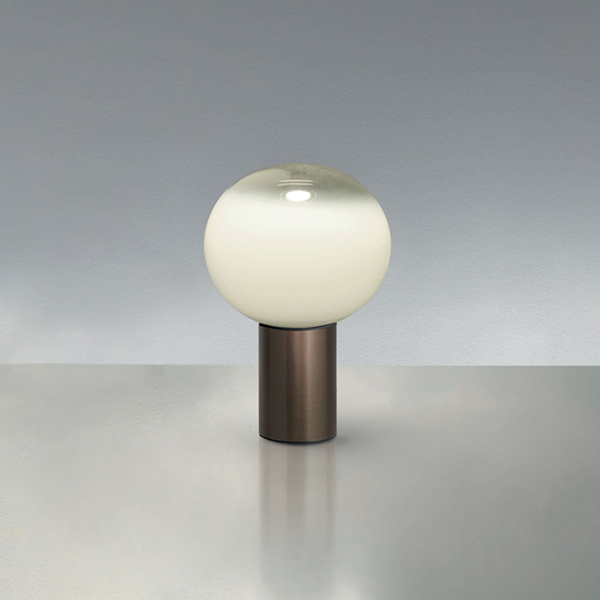 Artemide Laguna Tischleuchte 16 Messing Glaskugel