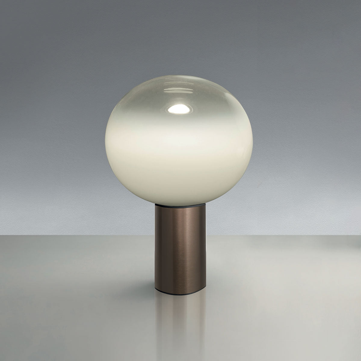 Artemide Laguna Tischleuchte 16 Messing Glaskugel